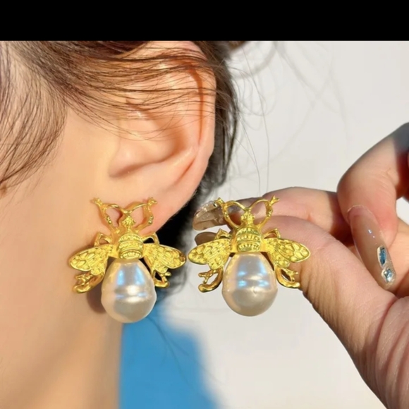 Earring - Picture 2 of 4